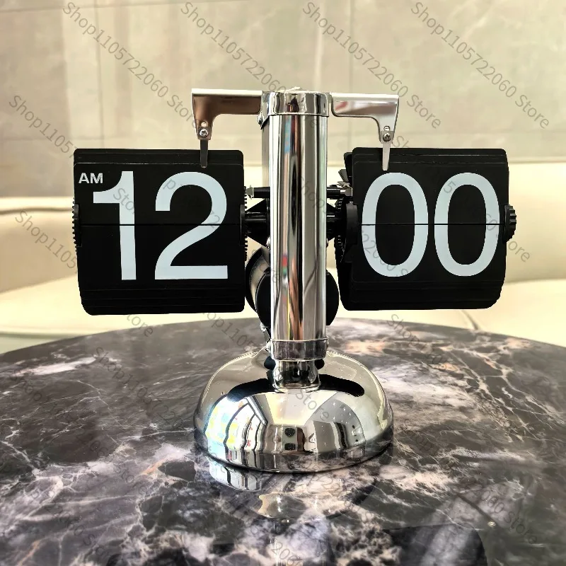 European automatic page turning clock retro simple home living room clock small balance mechanical page turning desktop ornament