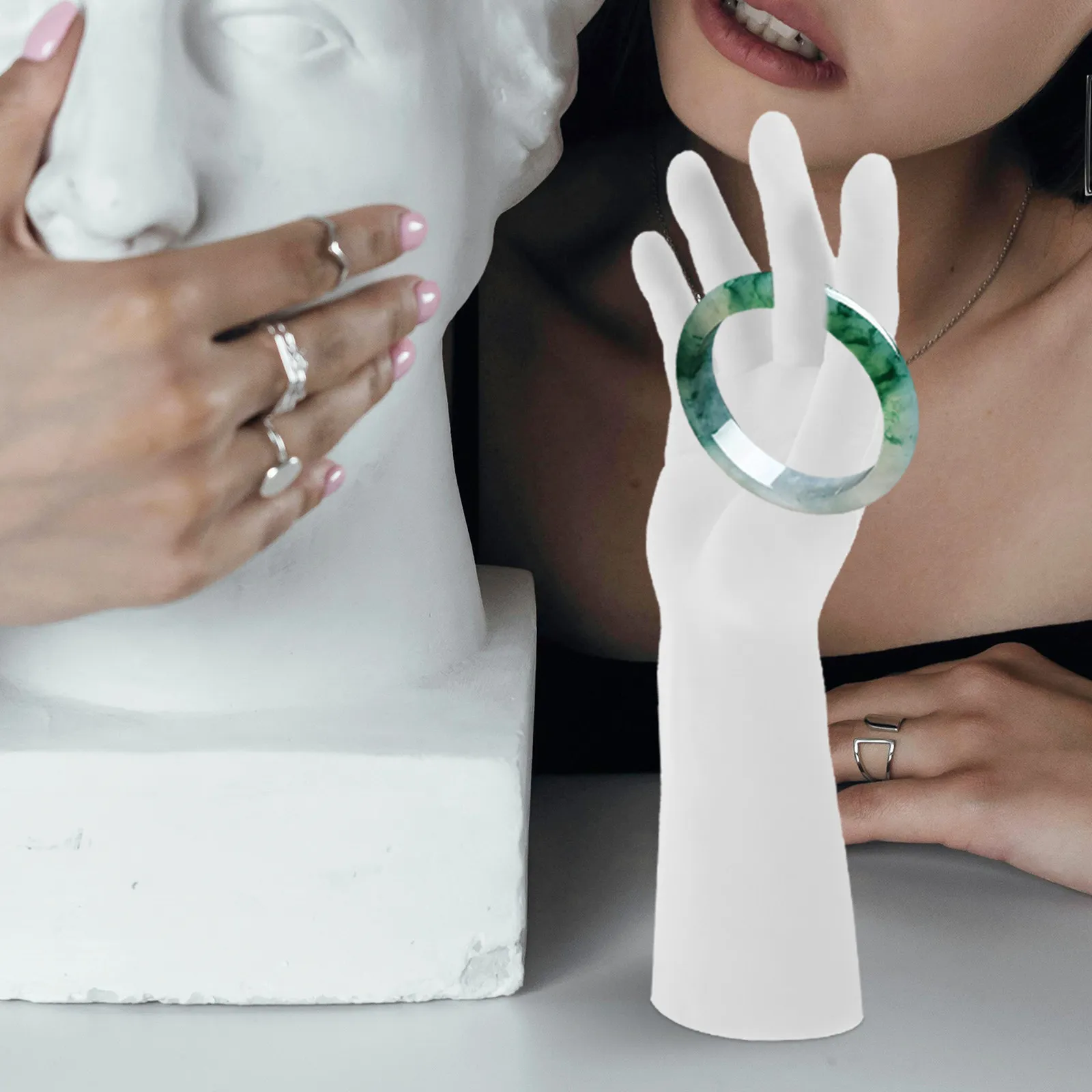 

Hand Mannequin Display Stand for Ring Bracelet Jewelry Exhibition Lifelike Appearance Seamless Design Sturdy Plastic