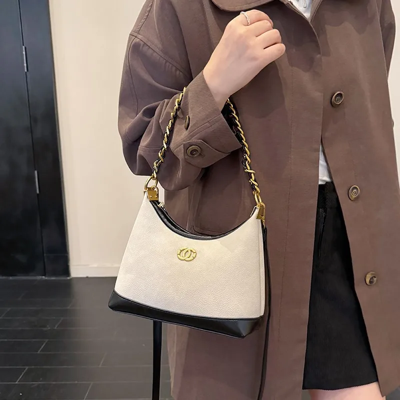 

Chic Women's Crossbody-Bag Made of Comet-Patterned Leather with Durable Dubai Elegant Spacious Soft Daily Modern Look