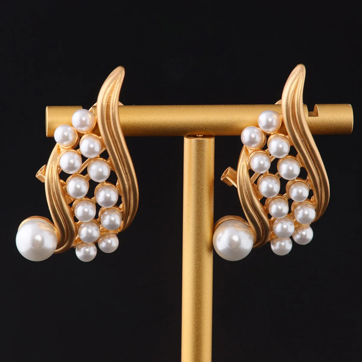 

Retro court style romantic fashion elegant temperament earrings