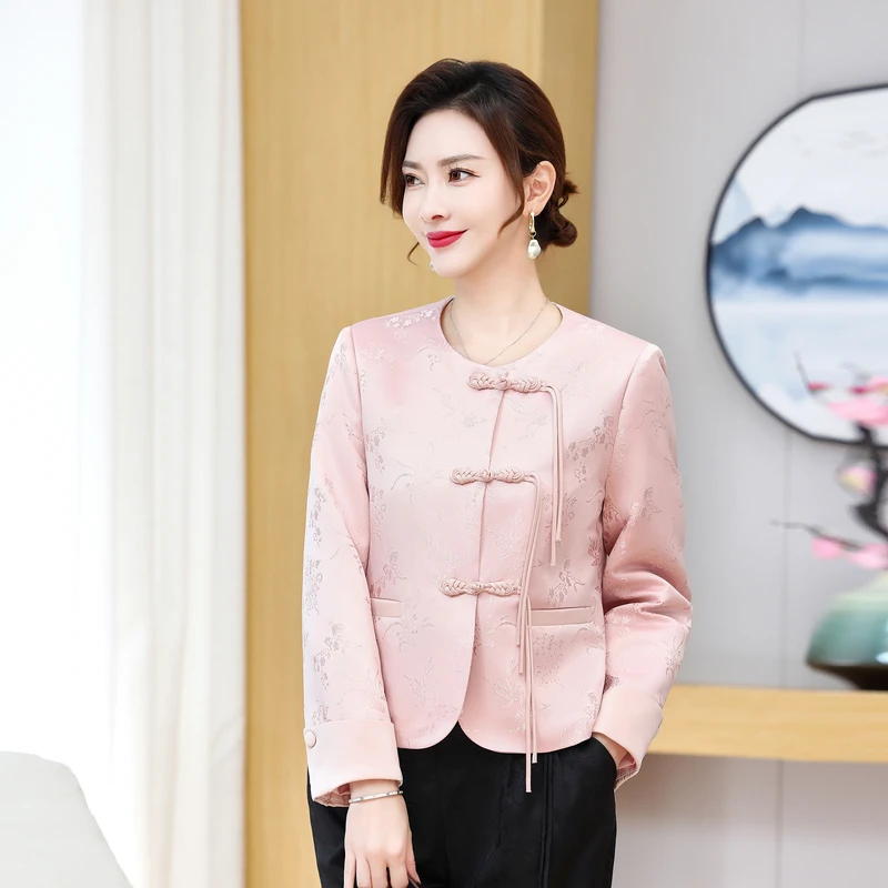 

Новая весенняя коллекция 2024: Элегантная женская верхняя одежда в китайском стиле для женщин среднего возраста, топ на пуговицах с коротким рукавом и круглым вырезом, с вышивкой.