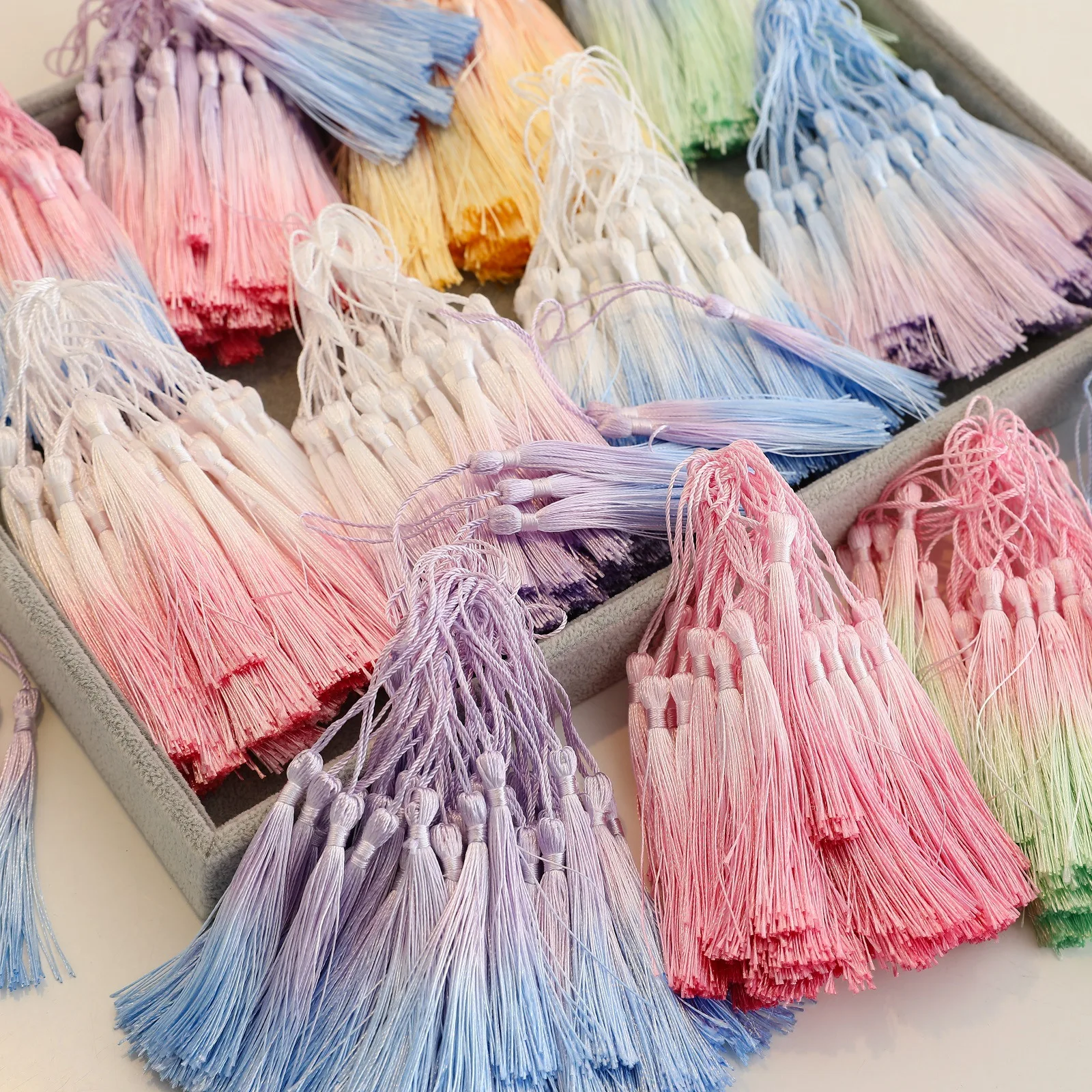 

Gradient Silk Thread Small Tassel Home Interior Decoration Vertical Hanging Party Tassel Pendant Handmade Attire DIY Accessories