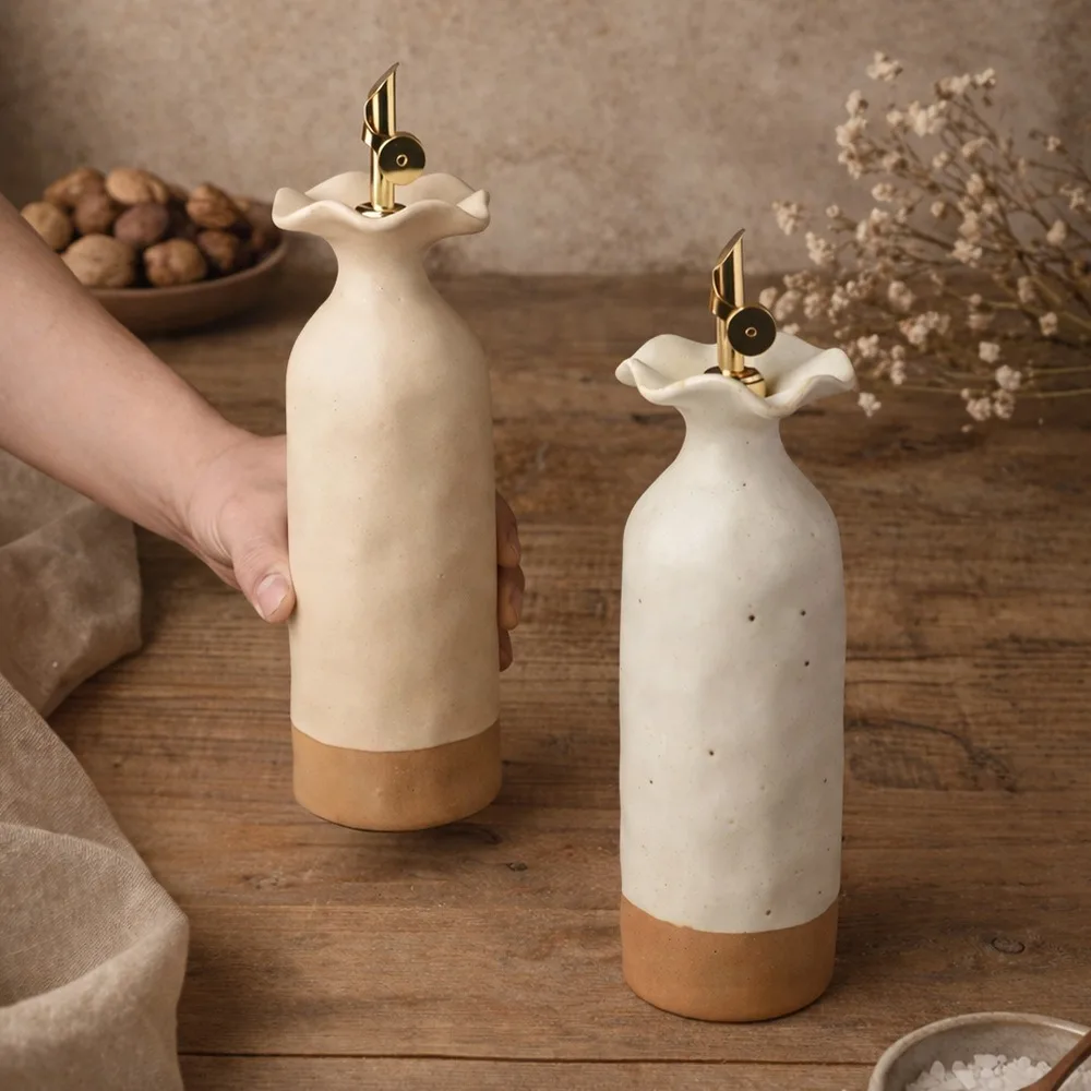 Creative Retro Beige Ceramic Olive Oil Bottle Stainless Steel Spout Kitchen Storage Supplies Seasoning Bottle European Style