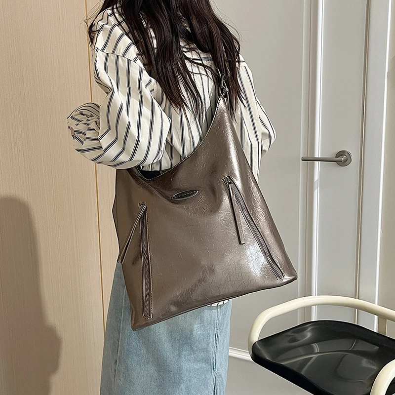 LEFTSIDE borse a tracolla in argento di grande Design per le donne 2024 moda coreana Y2K nuove borse e portamonete borsa Hobo a catena in pelle