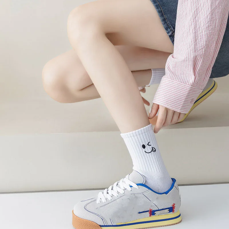 Autumn Women's Warm Socks White Kawaii Fun Socks Embroidered Expression Pack Pattern Cotton Women's Sports Socks