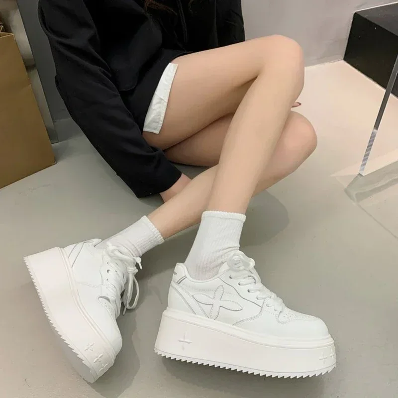 Spring and Autumn New Style Fashionable Casual and Comfortable Height-increasing Platform Soles for Women\'s Sports Sneakers