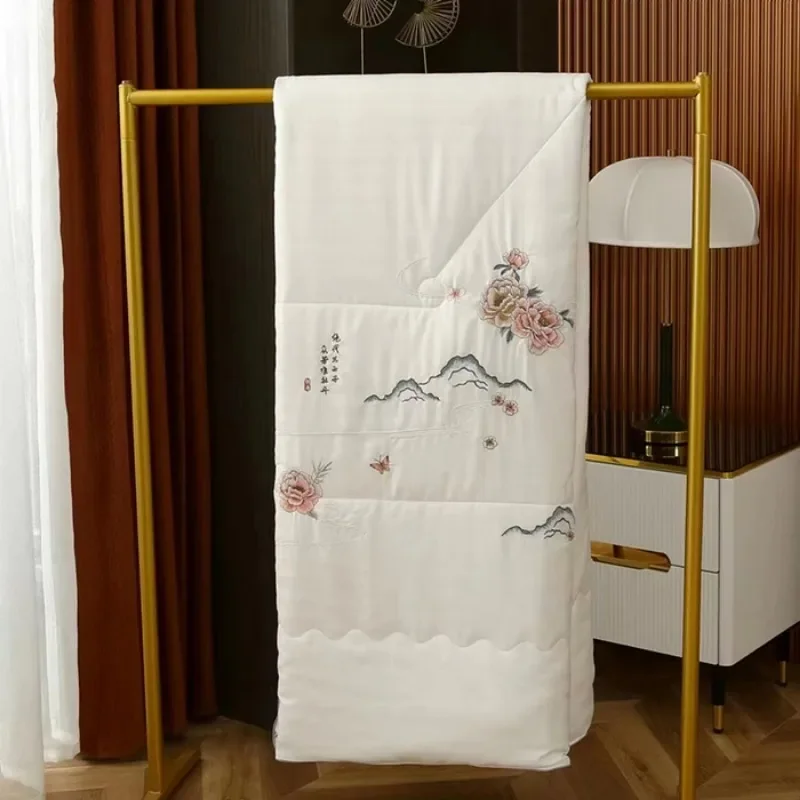 

2024 new thickened warm and skin-friendly and comfortable embroidered jacquard handmade flower silk quilt core, satin strip gray