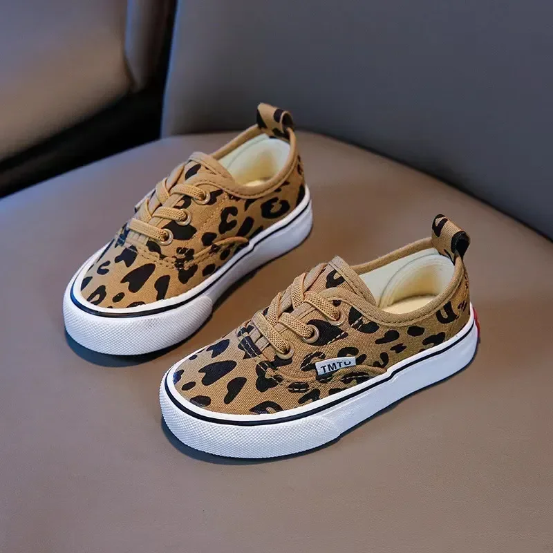 Children's canvas shoes leopard print spring 2024 new girl's slip-on cloth shoes baby board shoe children's flat Sneaker