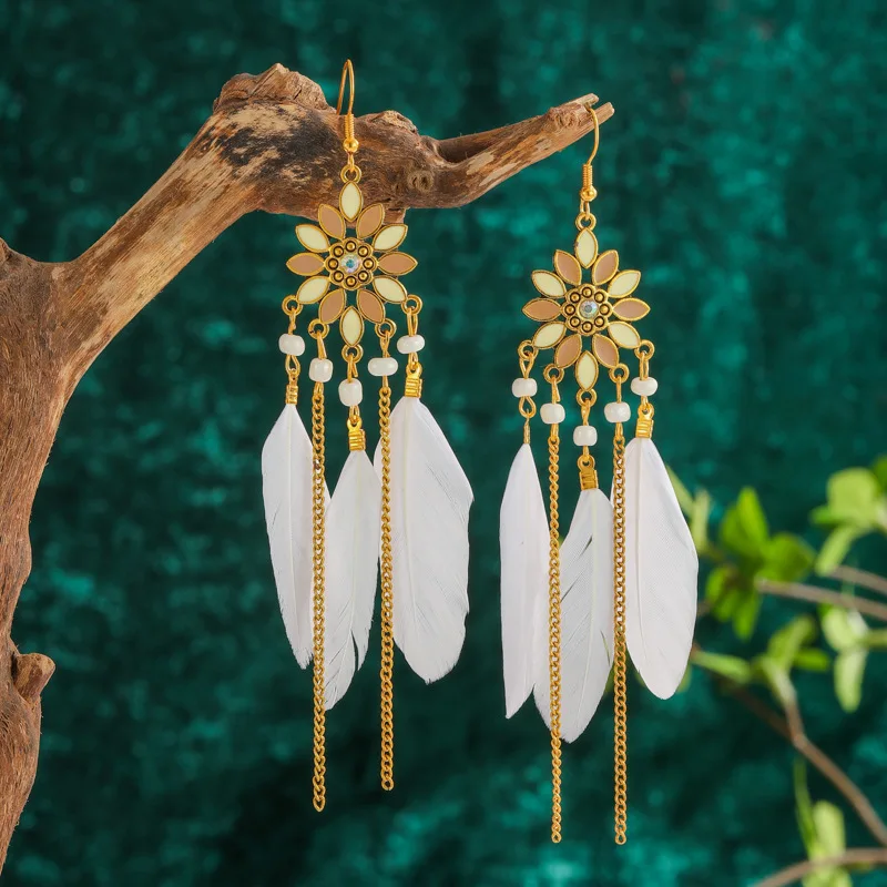 Bohemian Vintage Long White Feather Earrings for Women Ethnic Temperament Gold Color Chain Tassel Earrings Boho Wedding Jewelry