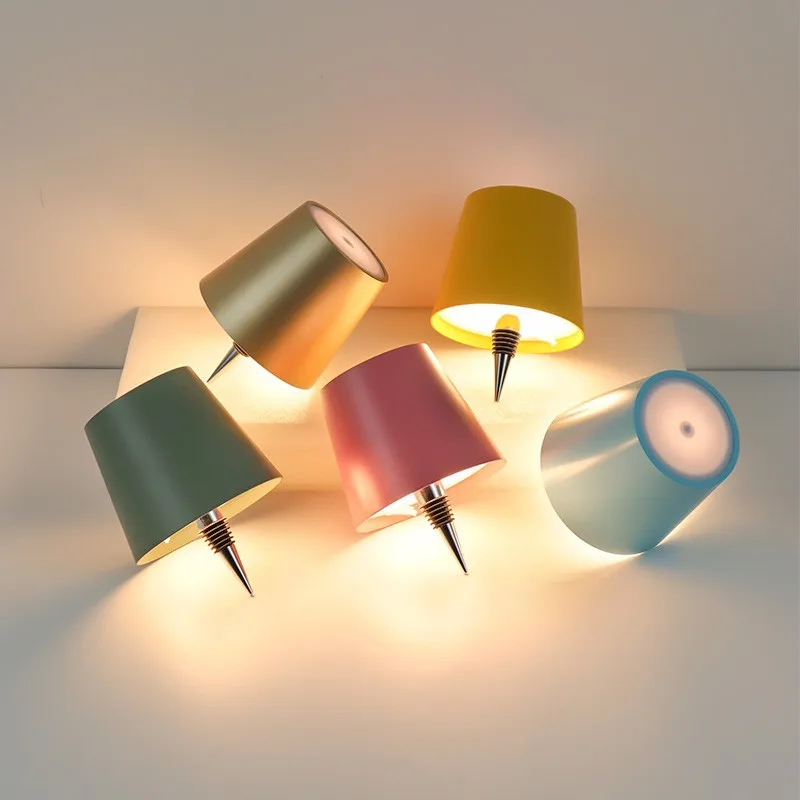 مصباح طاولة زجاجة لاسلكي للتحكم باللمس مكون من 3 ألوان ومصباح ليلي يعتم بدون خطوات مناسب لأضواء خزانة النبيذ في البار