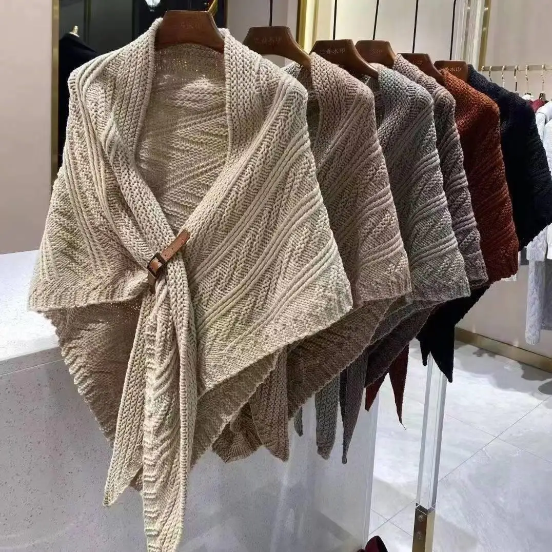 

Korean Style Triangular Shawl with Leather Buttons Warm And Trendy Spring Autumn Recommendation Popular Diagonal Pattern