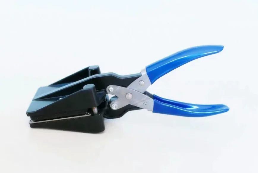 Handheld Circle Cutter Round Paper Punch Photo Die Cutting Machine for Keychain Cardstock 25-50mm Red Blue
