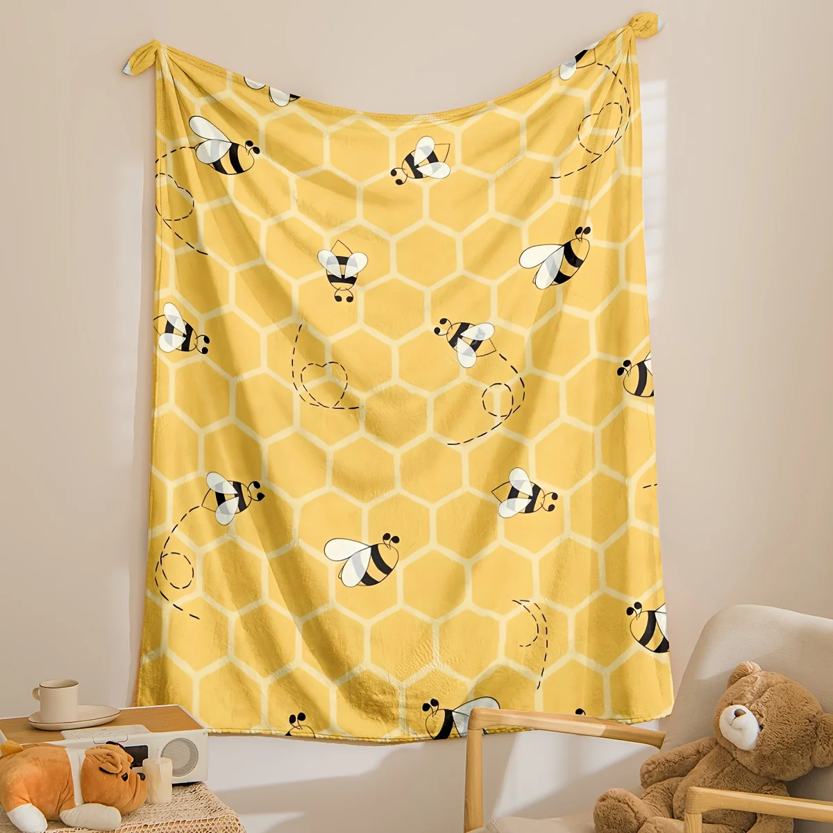 Ultra Soft Yellow Bee Pattern Throw Blanket Polyester Flannel Fleece Cozy Couch Decor for Sofa Bed Winter Autumn Living Room Gif