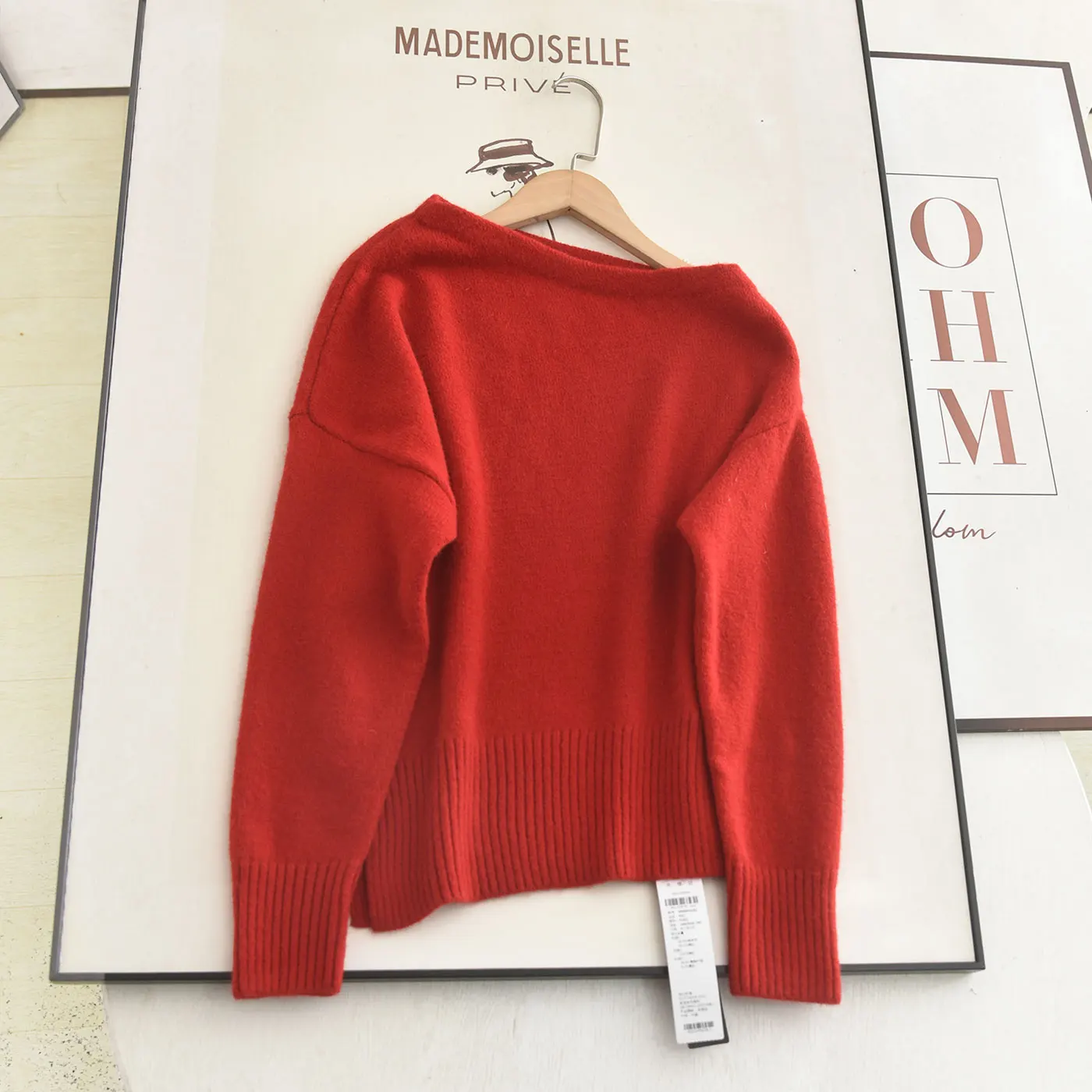 

Xiao Ai's 2025, осенне-зимний дизайн Sensation oulder Bared Long Sve, красный вязаный свитер, свободный женский модный топ