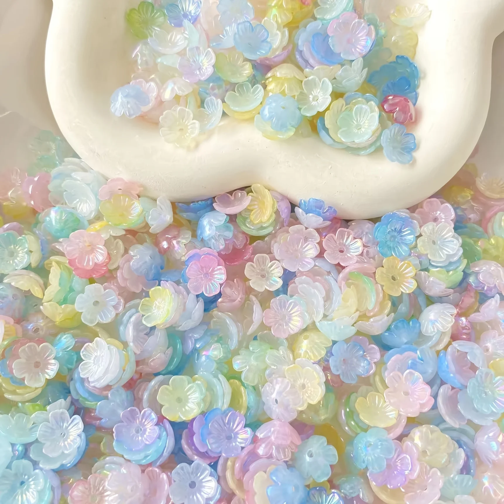 205 Stück 11 mm glitzernde kleine Blumenperlen zum Selbermachen von Schmuck, Acrylperlen-Zubehör (gemischte Farben, Rosa) – Detail 4