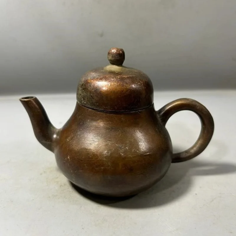 Antique-style teapot and wine flask ornaments, vintage home tea cabinet decorations, old-fashioned teapot