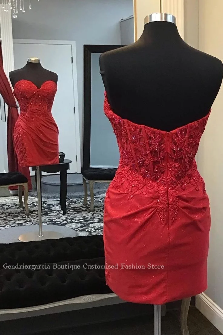 Luxurious Red Lace Short Cocktail Dress 2024 Sexy Sheath Cutout Beaded Applique Black Girls Birthday Party فساتين سهرات