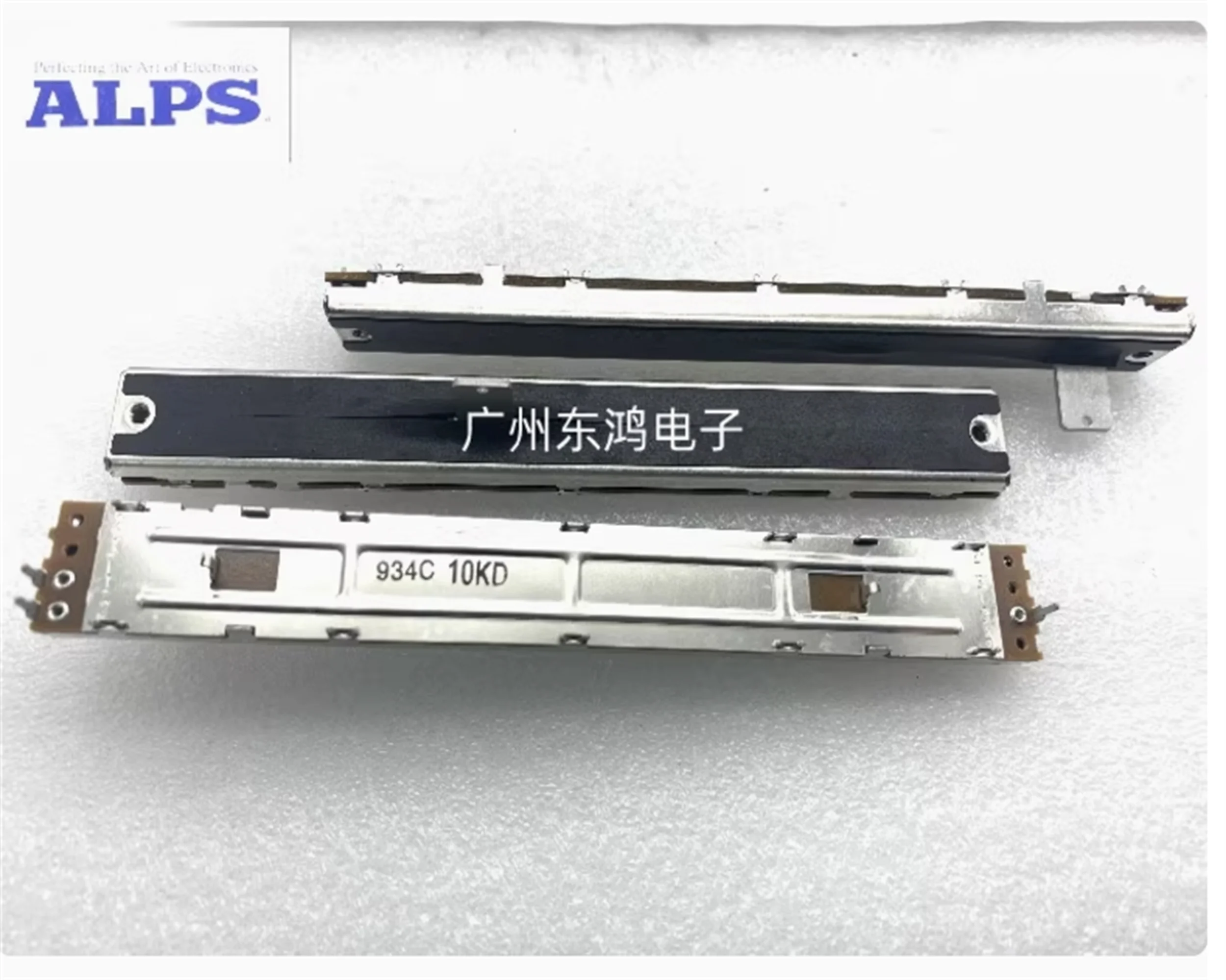 

1 шт. Японский сдвоенный потенциометр ALPS Alpine 12,8 см, одноканальный, B10KRSA0N1161A09, длина оси 12 см.