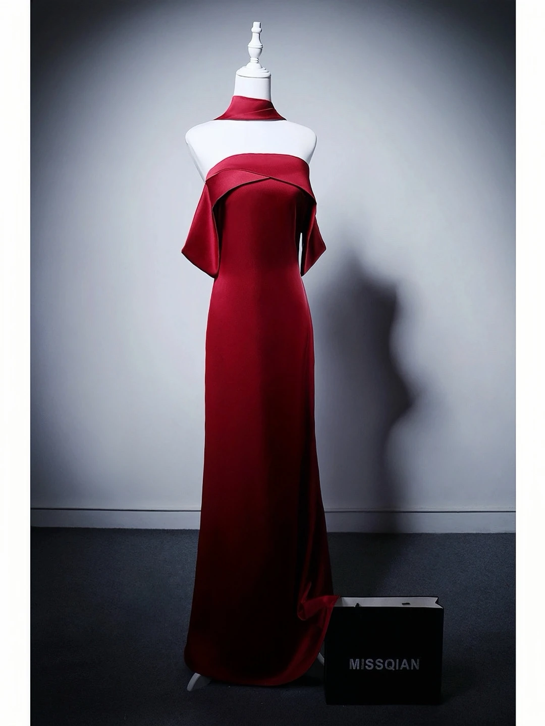 Czerwona Sukienka na Bal Maturalny Syrenka z Dekoltem w Serek, Satynowa, Odkryte Ramiona, Elegancka, Olśniewająca, na Uroczystość Zakończenia Szkoły, Toast, Kostium, Suknia Ślubna, Formalna, Wieczorowa