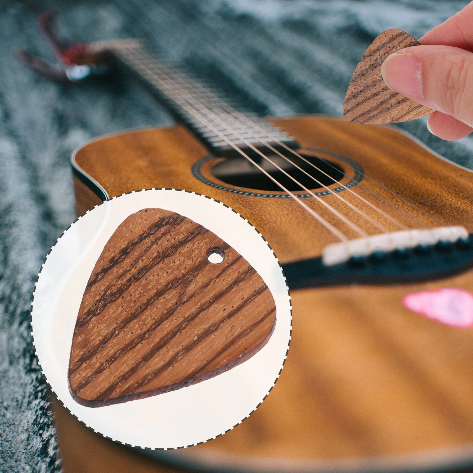 

Wooden Pendant Guitar Pick Durable Bass Accessory Ergonomic Design Fits Fingers Guitar Components Musical Instrument Supplies
