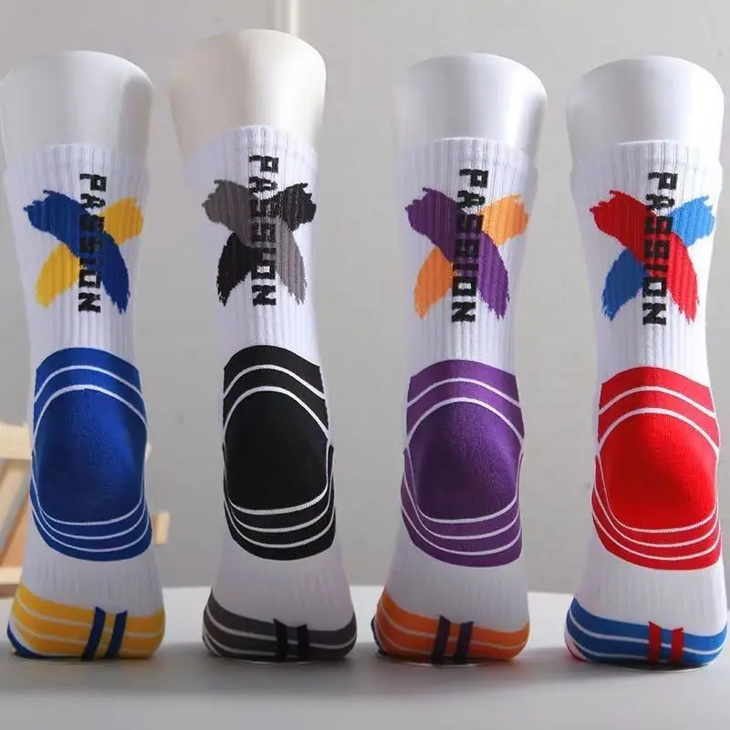 

4 пары новых винтажных баскетбольных носков с высоким верхом, влагопоглощающие, профессиональные, противоскользящие, спортивные длинные носки.