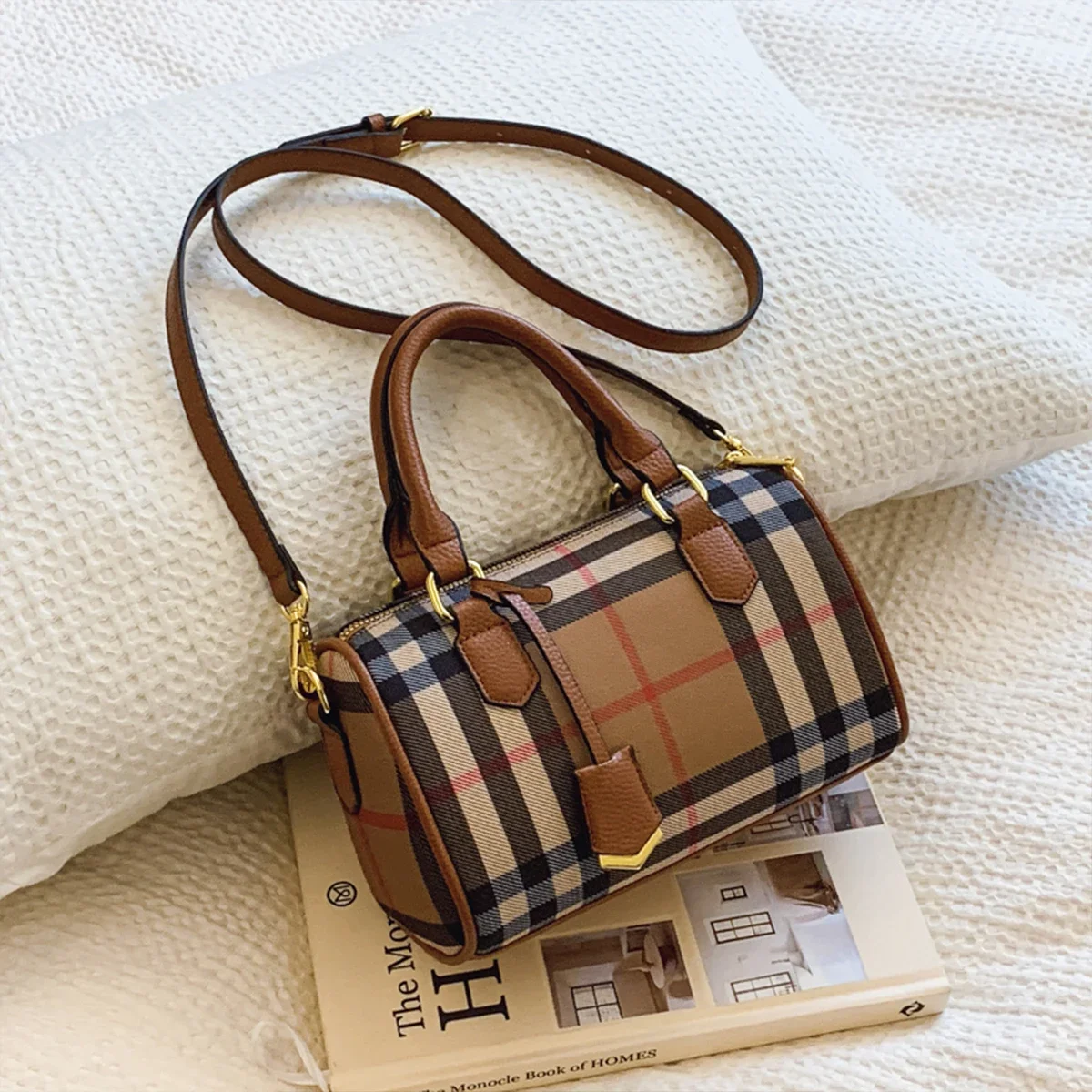 

PU Classic Stripe Plaid Pattern Shoulder Bag Large Capacity Crossbody Tote Adjustable Strap Zip Closure Handbag for Daily Use ﻿