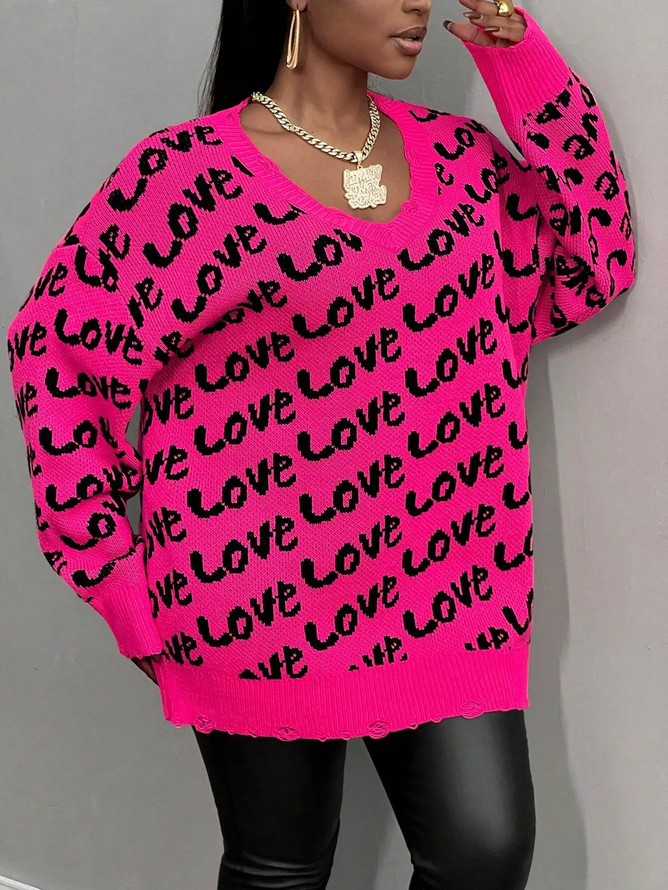 

Вязаный свитер больших размеров с V-образным вырезом, длинными рукавами, принтом «Любовь» и контрастными цветами, осень-зима