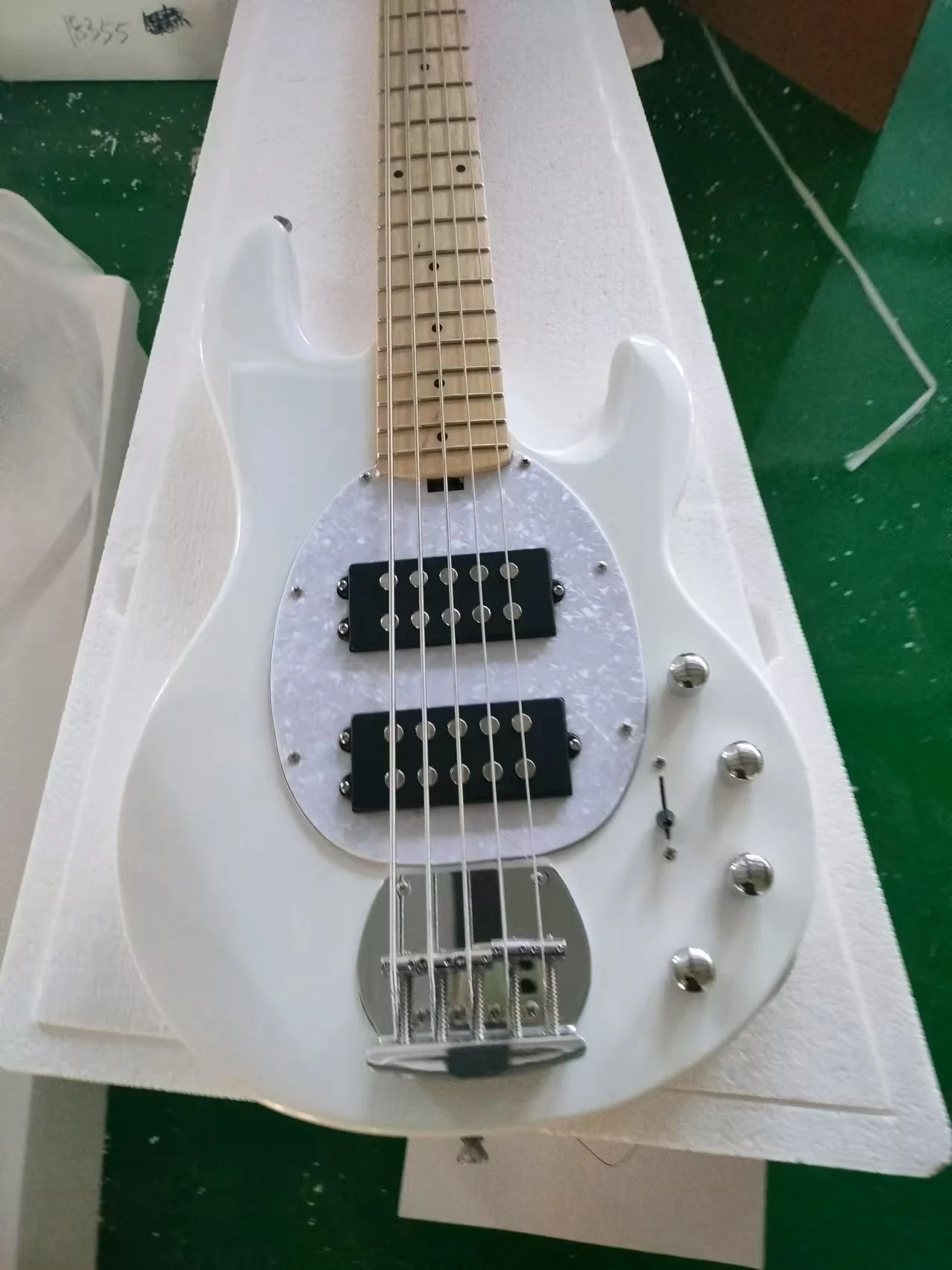 

NEW Wholesale White Music Man 5 Strings Electric Bass With Active Pickups 9V Battery Guitar