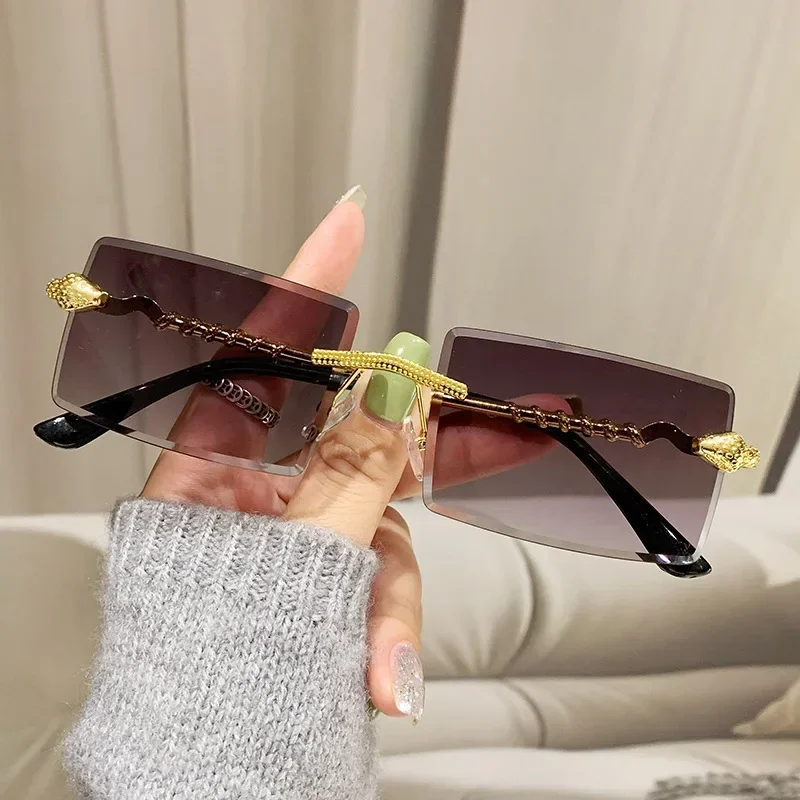 New Trendy Rectangular Sunglasses Men Fashion Vintage Twisted Snake Leg Gradient Shades Women Luxury Brand Design Sun Eyewear