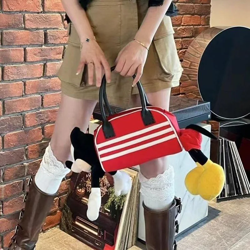 2024 New Cartoon Mickey Mouse Handbag Cute Cartoon Fashion Dopamine Sports 3D Anime peluche Doll Bowling Handbag Toys regali per ragazze