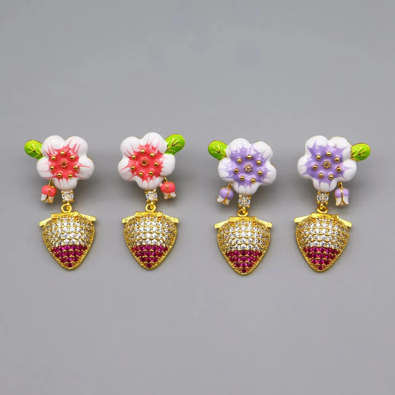 

2024 New Niche Design Light Luxury Cubic Zircon Strawberry Flower High-end Feel Hand-painted Flower Versatile Earrings for Girls