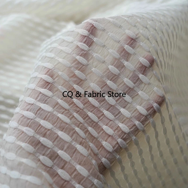 

Новая слегка прозрачная жаккардовая ткань в полоску ярких цветов для изготовления женских весенних и летних платьев