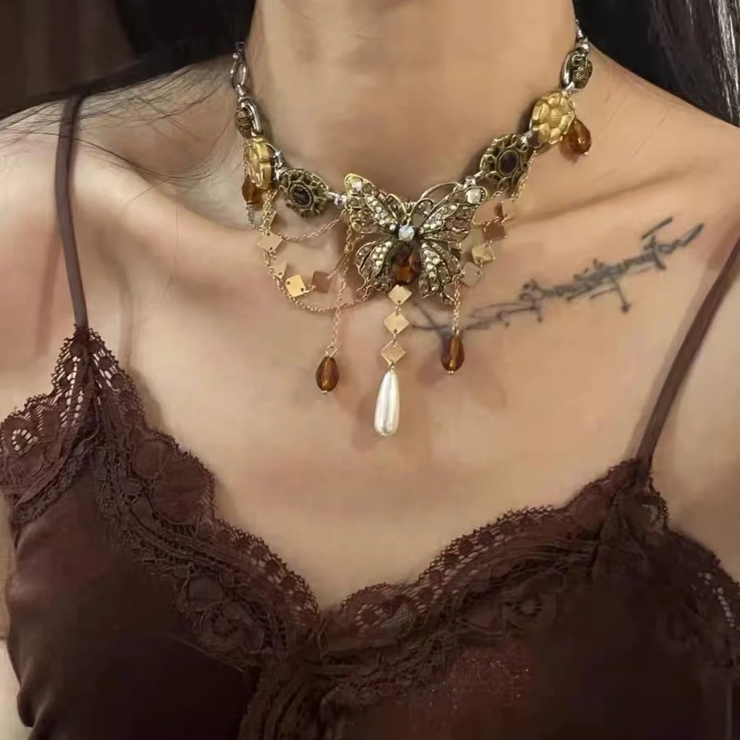 

DUTRIEUX Vintage Butterfly Pendant Y2K Punk Necklace Retro Heavy Industry Collarbone Chain Aged Metal Choker Unique Jewelry Gift