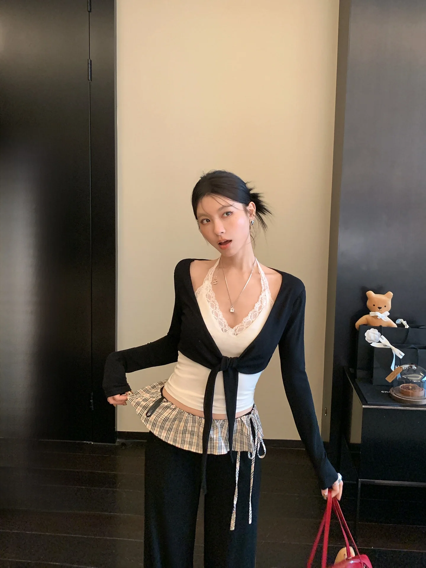 Conjunto de Top Corto de Encaje Negro y Pantalones Anchos LIONE, Estilo Casual, Cuello en V, Sin Mangas, Conjunto de Moda Femenina, Tejido de Punto con Mezcla de Algodón