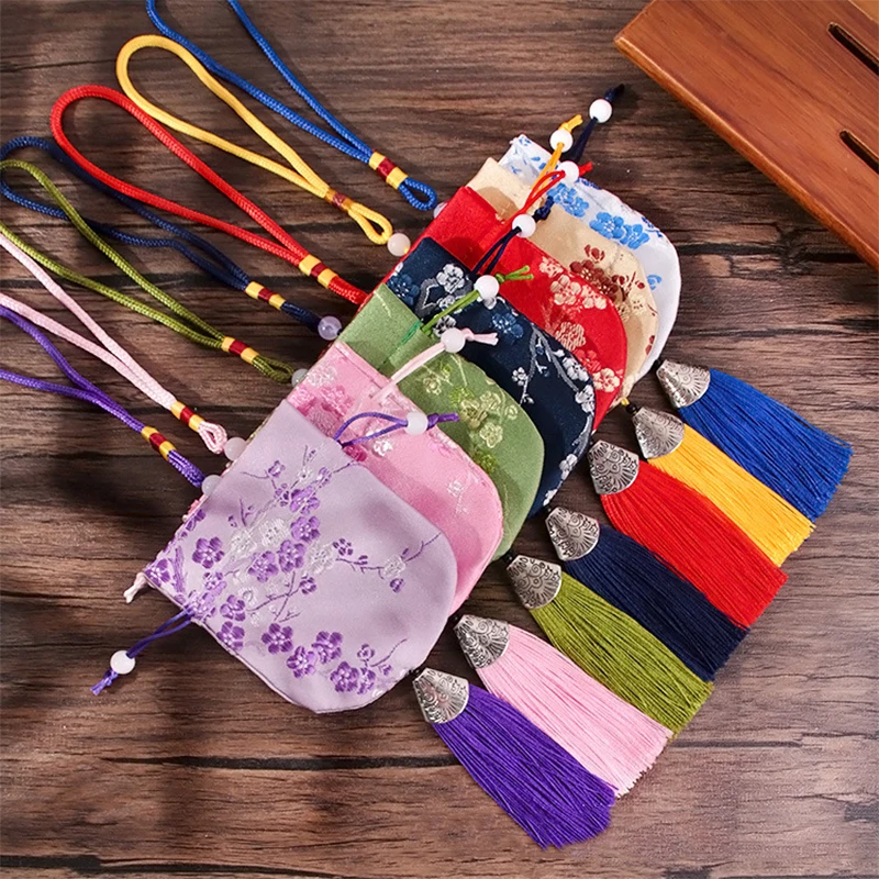 New Tassel Carry-on Sachets Retro Plum Blossom Pattern Car Pendant Chinese Style Sachet Jewelry Storage Wedding Gift Bag