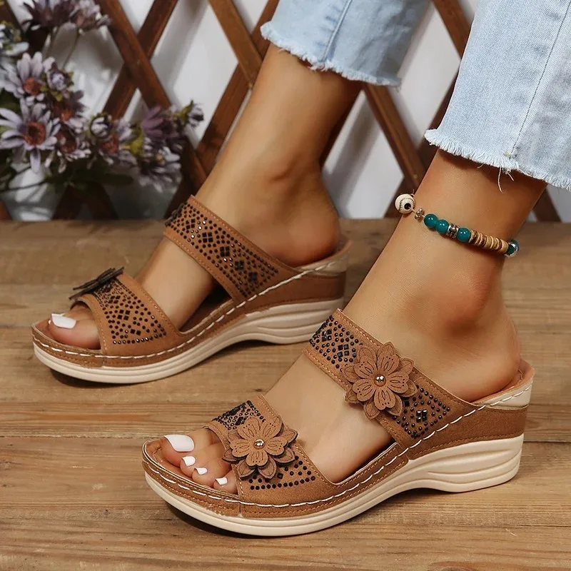 Zapatos de talla grande para mujer, zapatillas romanas Retro, zapatillas informales de verano, sandalias de cuña con plataforma de flores, 2024