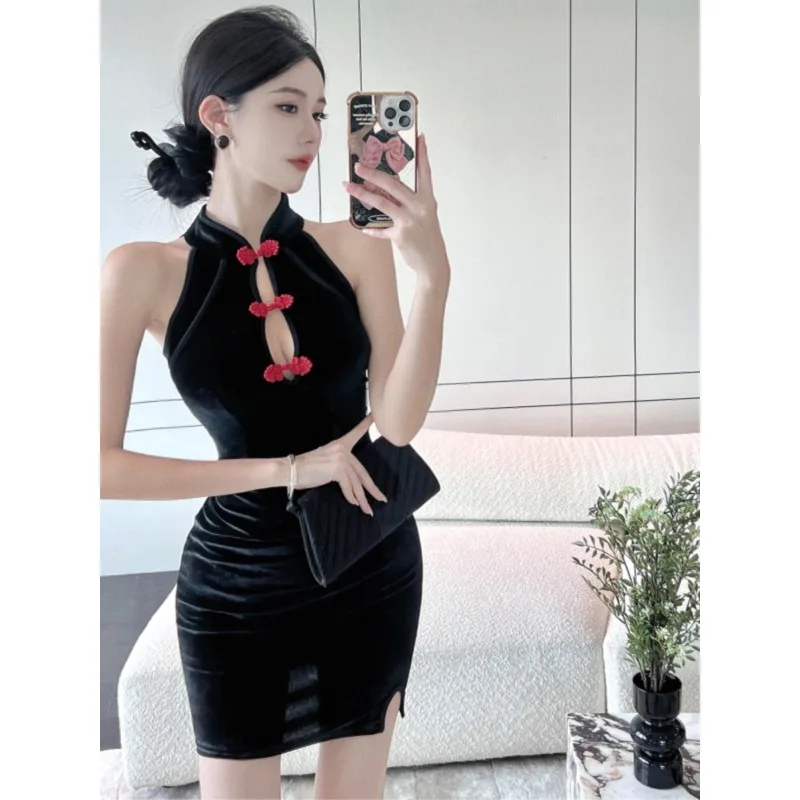 يتميز مجموعة الخريف الجديدة بفستان شيونغسام قصير أسود مخملي مثير وساخن للفتيات للنساء