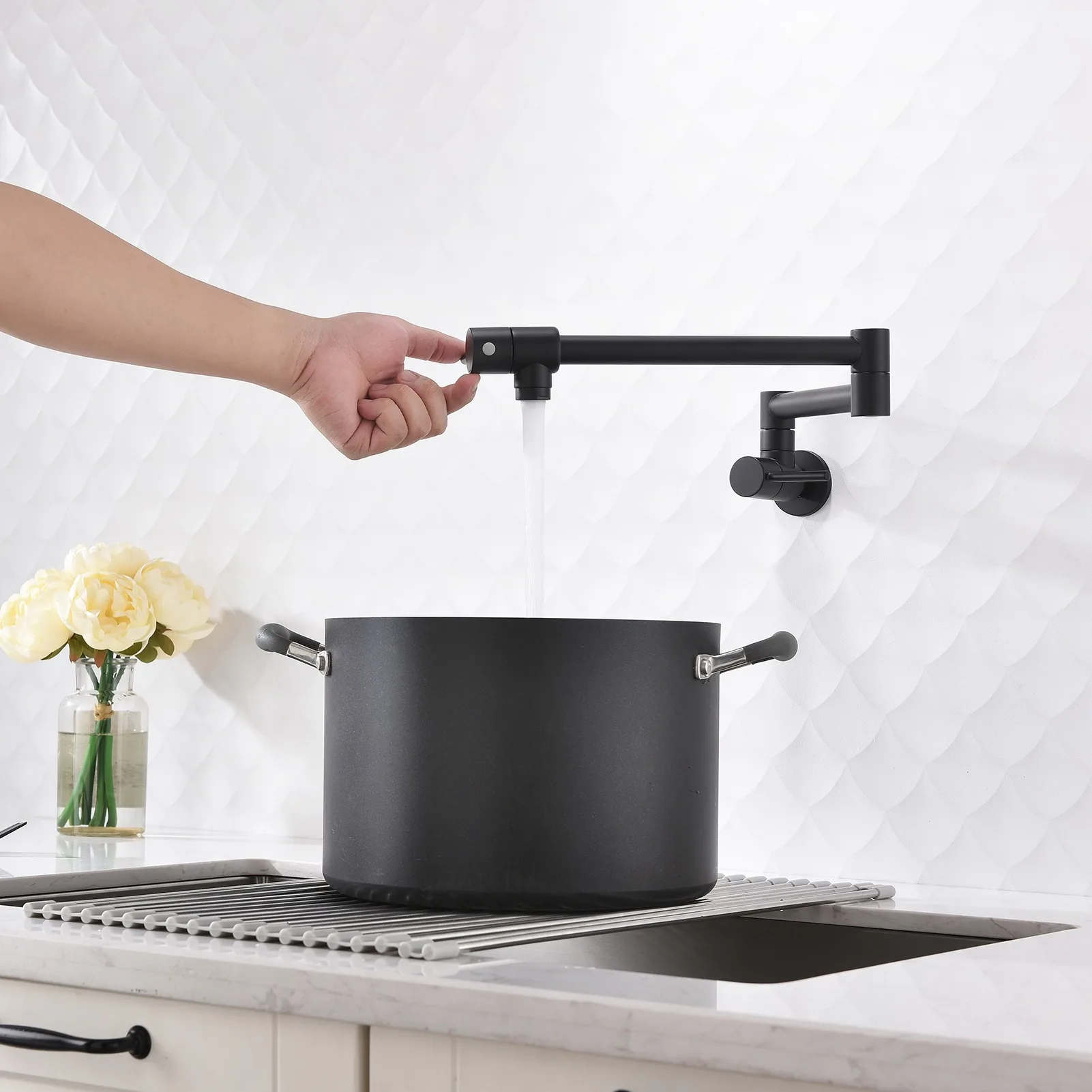 صنبور نحاسي قابل للطي مقاس 1/2 بوصة NPT صنبور المطبخ على الحائط بمقبضين صنبور الماء البارد باللون الأسود #2