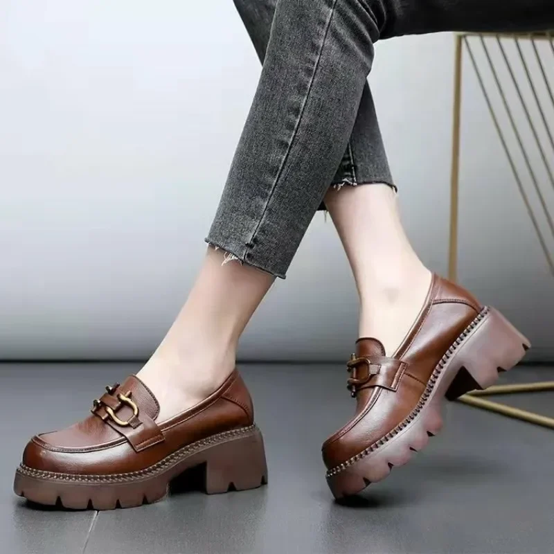 2024 Mode Schoenen Voor Vrouwen Slip On Dames Pumps Herfst Ronde Neus Massief Metalen Decoratie Platform Waterdichte Schoenen Vrouwen