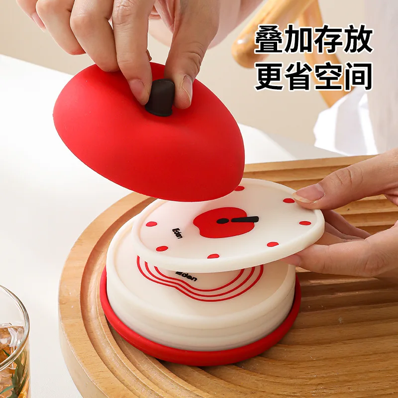 

Apple Shaped Silicone Coaster Set, Anti Scald, Anti Fouling, Anti Slip Coaster Can Be Stacked and Reused As A Dining Table Mat