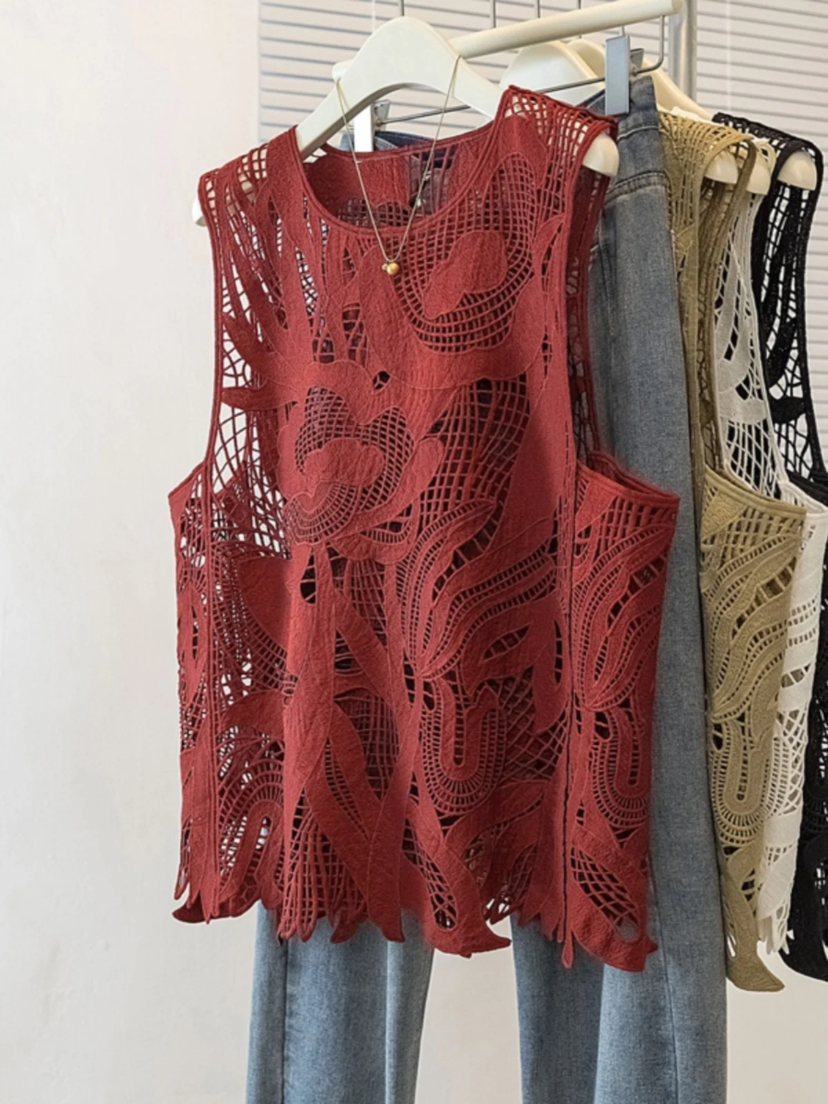 

Loose Women's Tank Top Sleeveless Hollow out Design Angora Red Spring 2026 Early Fashion Casual Comfortable Female Top