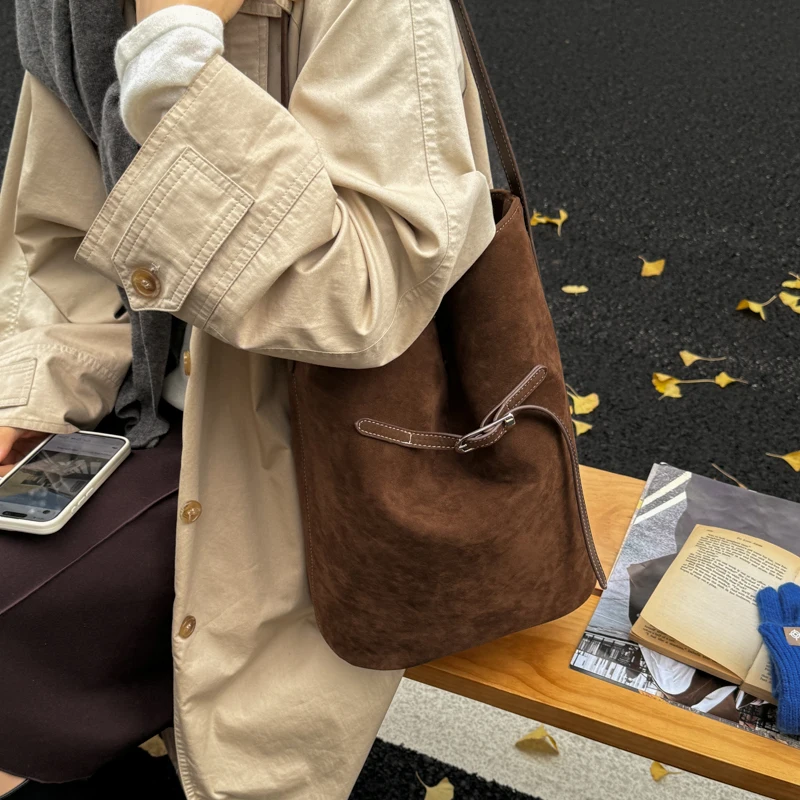 

Левая сторона, женская однотонная сумка через плечо из искусственной кожи, зима 202, ретро-ведро, сумка через плечо, роскошные дизайнерские трендовые женские сумки