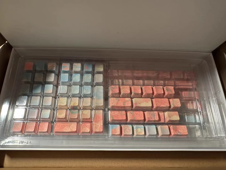 

Rose Coast Keycaps Custom PBT OEM Profile Keycap Cute 133pcs Side Engraving Transparent Sublimation Cartoon Anime Point Key Cap
