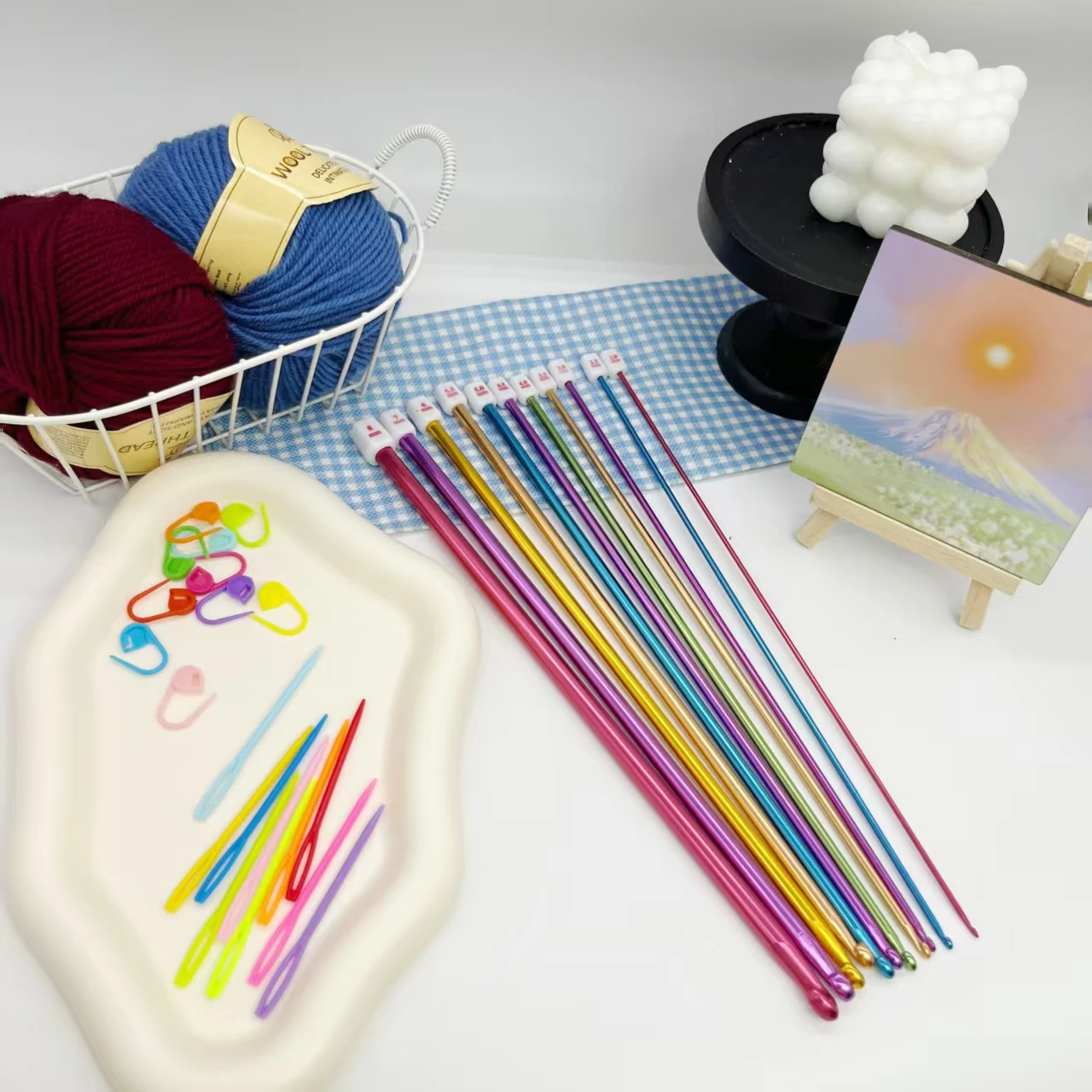 27cm/10.63inch colorful aluminum Tunisian crochet hook set, with 11 sizes to choose from (2mm-8mm). Each set includes 2 crochet hooks, 3 stitch markers, and 2 plastic large-eye needles. Smooth Tunisian/Afghan style kni