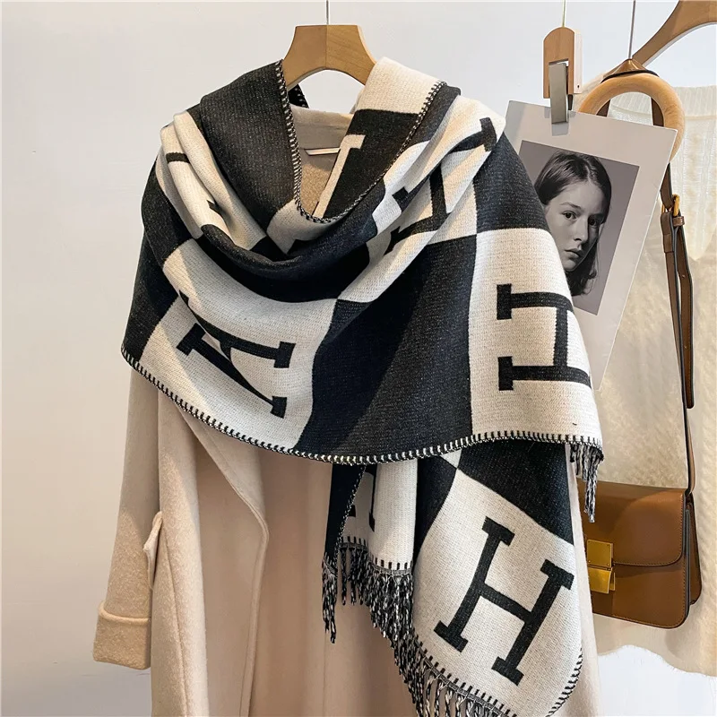 Luxury Designer Autumn Winter Imitation Cashmere Scarf Women Fashion Versatile Lady Girls Warm Cape Neck Ladies Scarves Écharpes