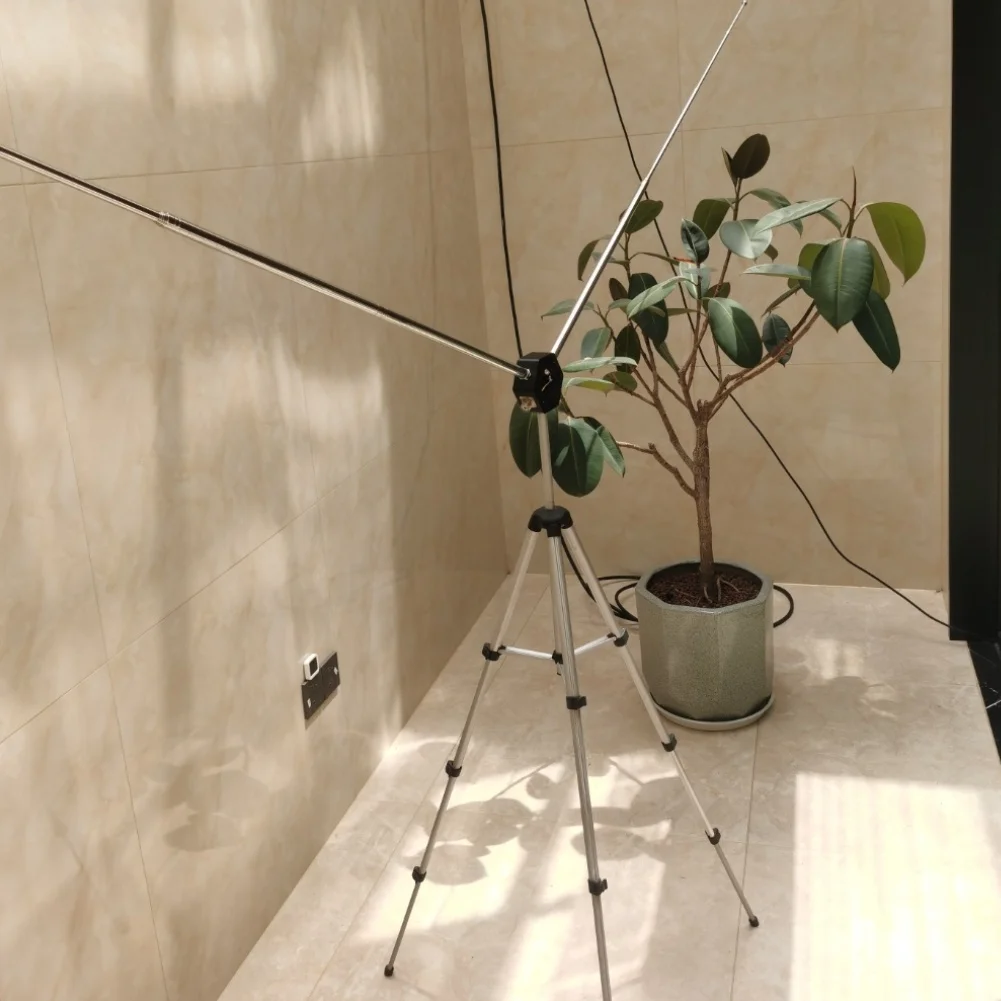 

Основание для коротковолновой V-образной антенны V200 с балуном 200 Вт для улучшенной направленности и стабильности в диапазонах 1-50 МГц