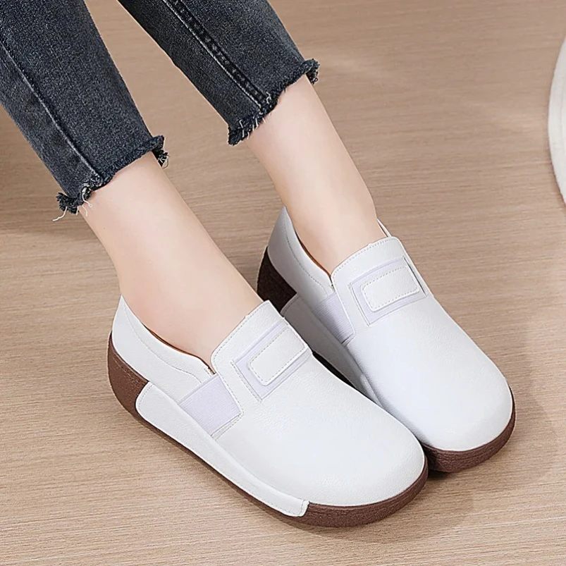 Женская обувь 2025 года, кожаные женские лоферы, кроссовки на плоской платформе, женские мокасины, женская удобная прогулочная обувь