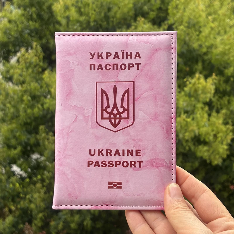Reisepasshülle mit ukrainischem Nationalwappen, rosa Marmor-PU-Leder, Reisepasshülle, Reisegeldbörse für Damen und Herren