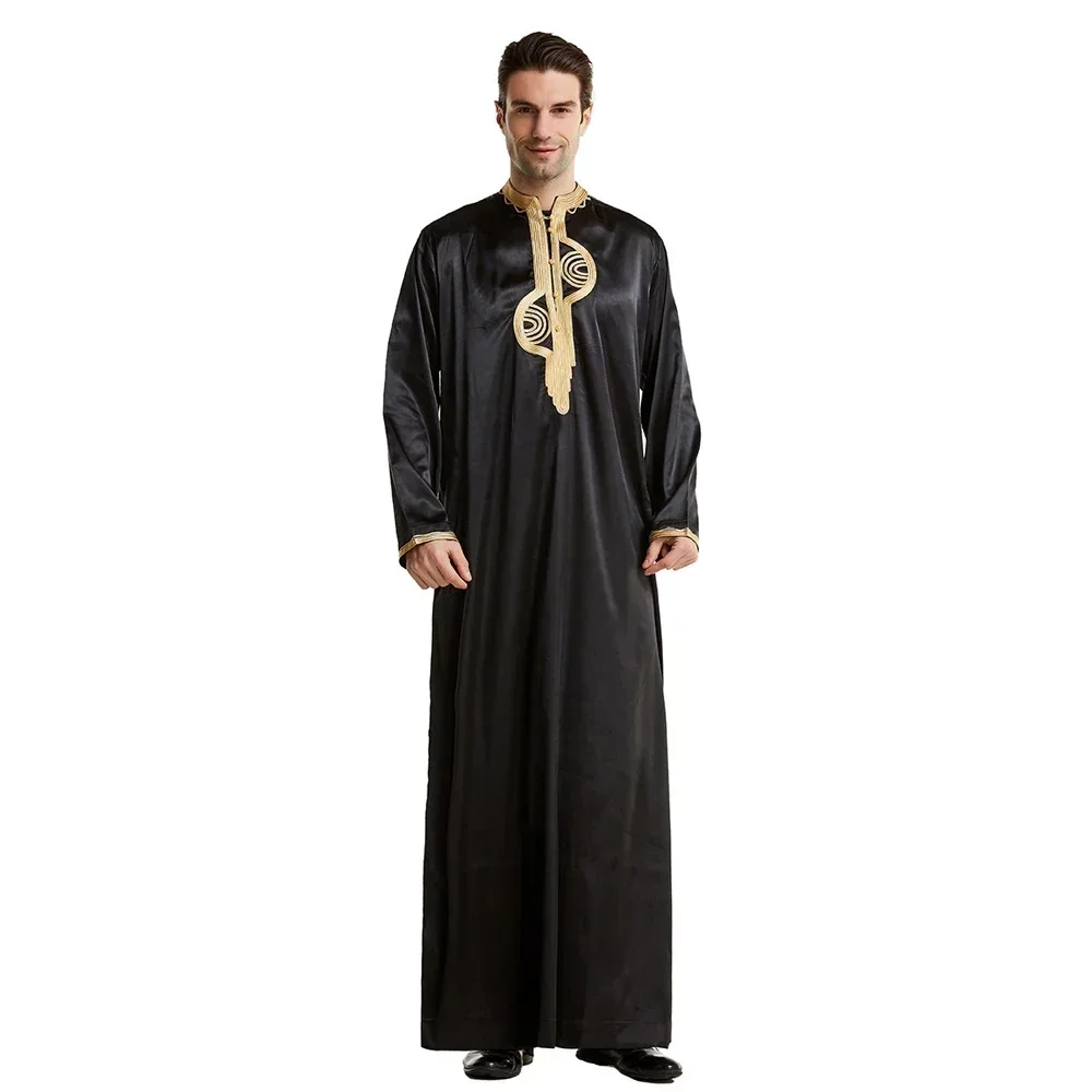Uomini musulmani Dubai Arabia Ricamo Abbigliamento Caftano Vestaglie Maniche lunghe Colletto alla coreana Eid Jubba Thobe Abito arabo Islam Medio Oriente