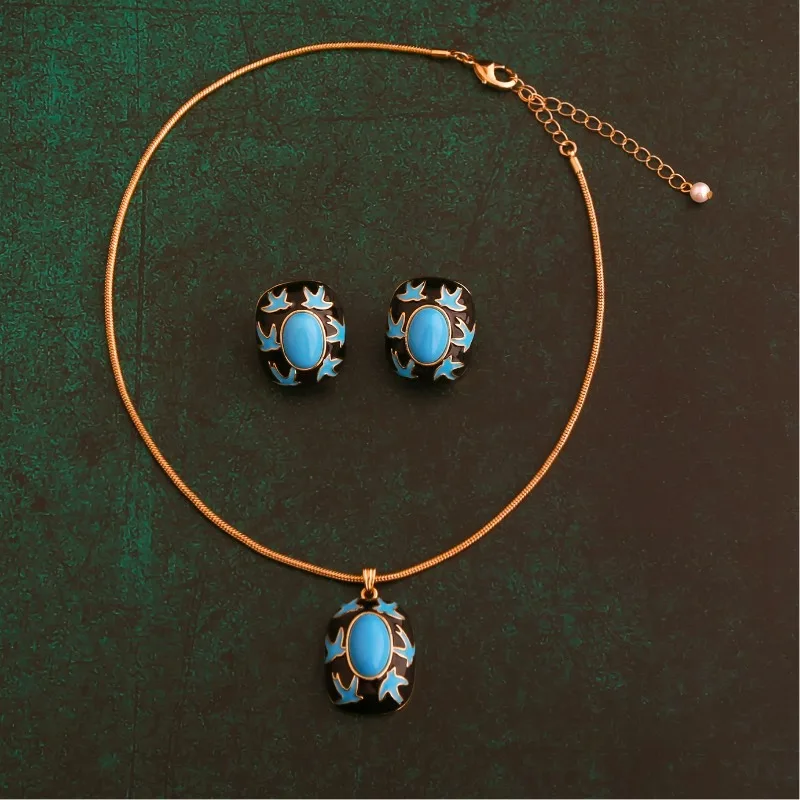

New Autumn Winter Classic Retro Round Enamel Bird Pendant Necklace Fashion Jewelry Set Niche Light Luxury High-end Sweater Chain